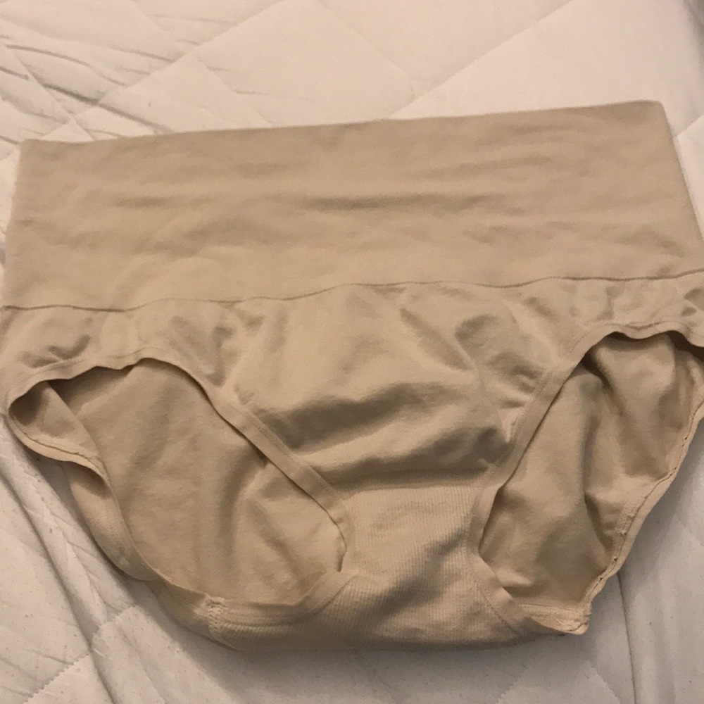 Hi waisted Tummy control panties NEw without tag.